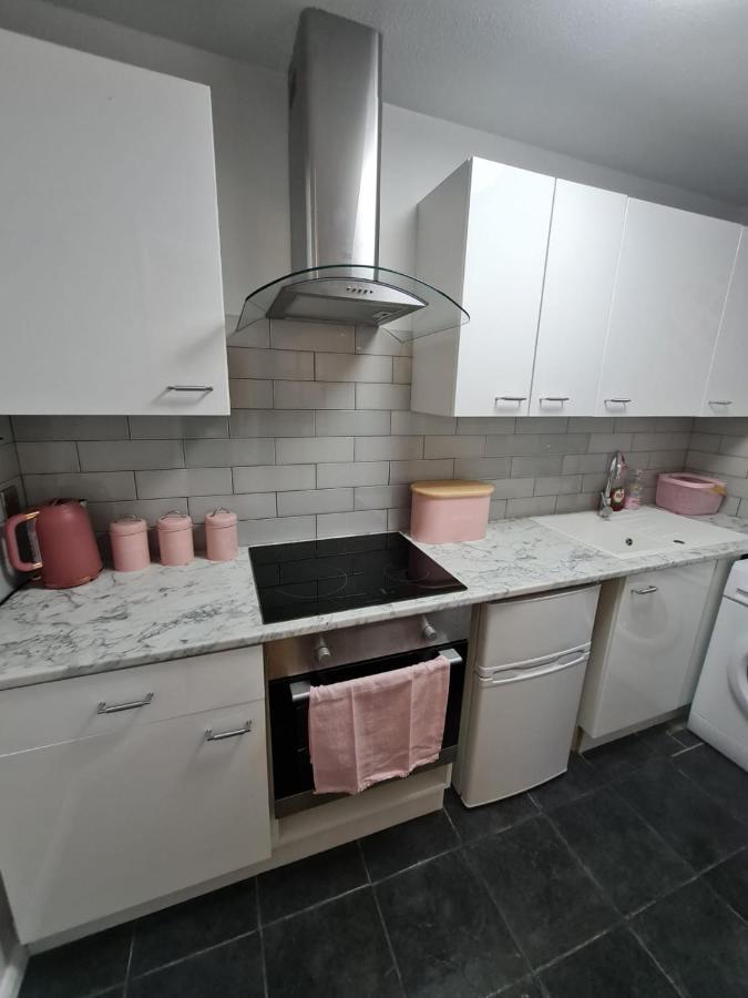 Lovely 2 Bedroom Flat In Nice Inversness Area. إينفيرنيس المظهر الخارجي الصورة